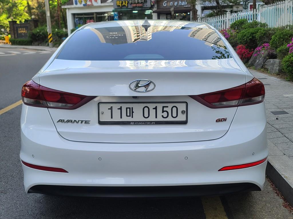 HYUNDAI Avante - Vista 4