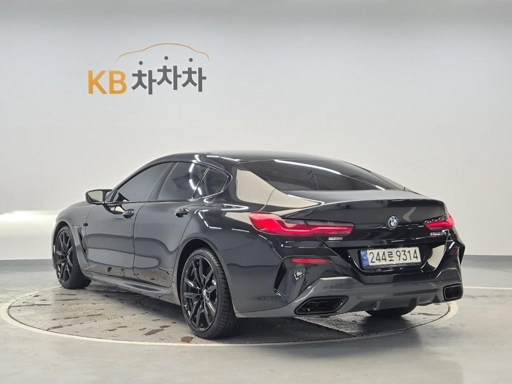 BMW 8 Series - Vista 2