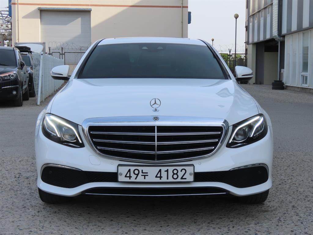 Mercedes Benz E class - Vista 3