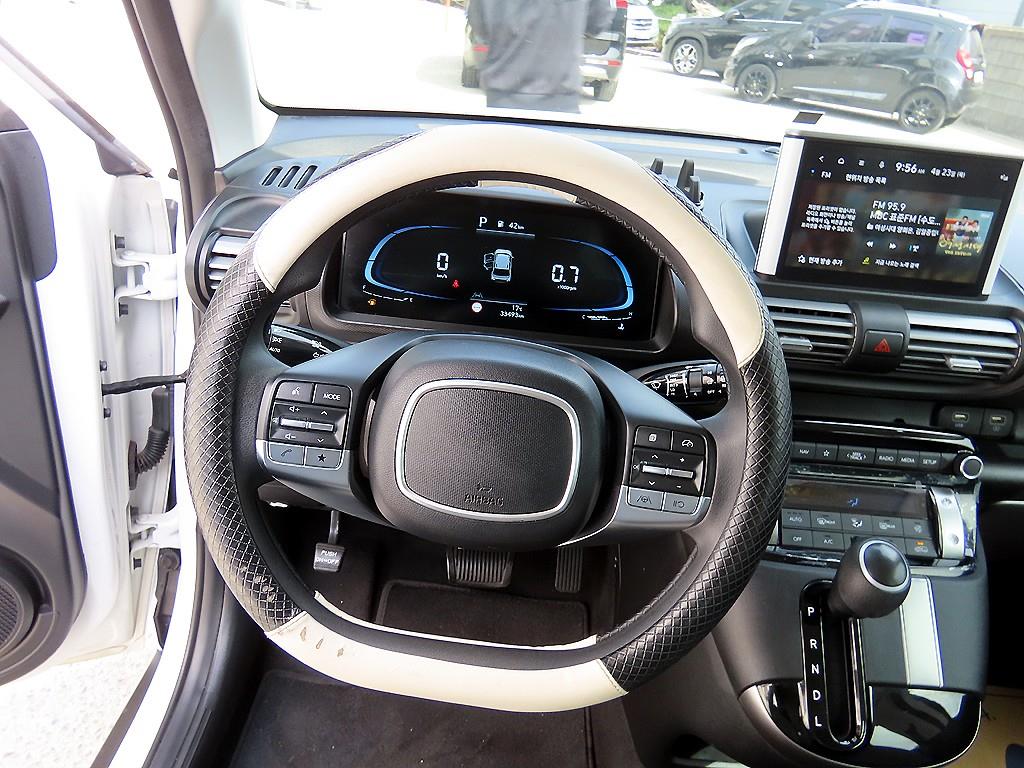 HYUNDAI Casper - Vista 8