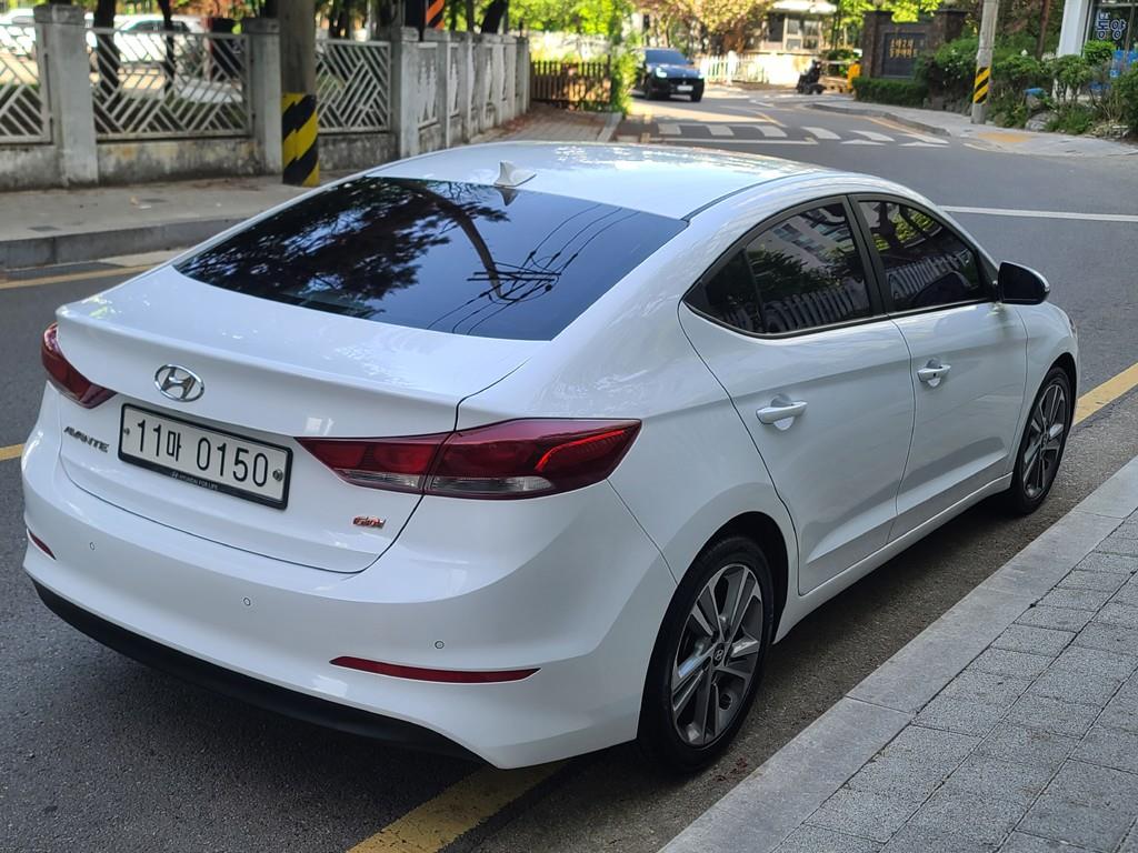 HYUNDAI Avante - Vista 5
