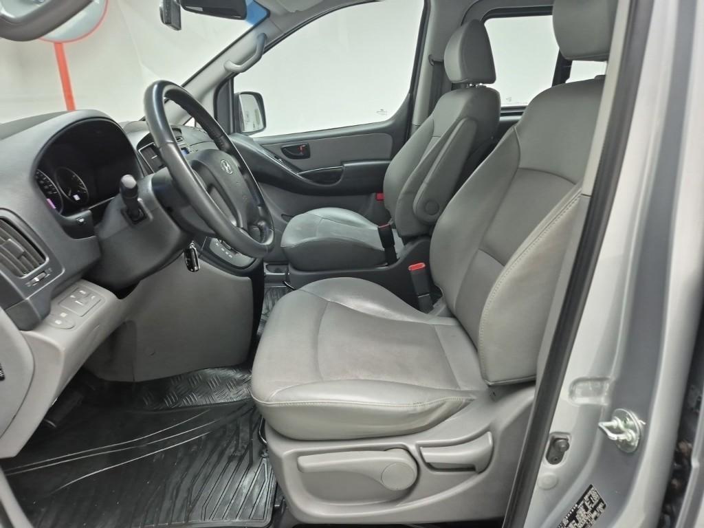HYUNDAI Starex - Vista 12