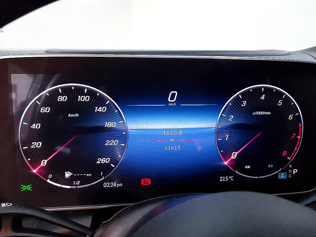 Mercedes Benz GLC Class - Vista 7