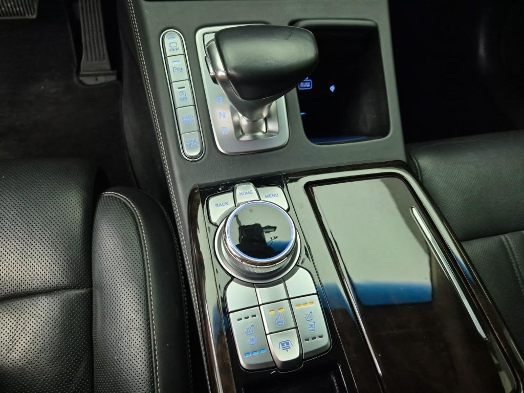 Genesis G90 - Vista 8