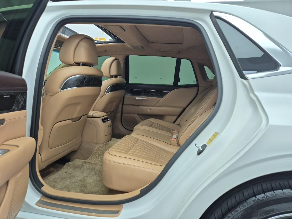 Genesis G90 - Vista 12