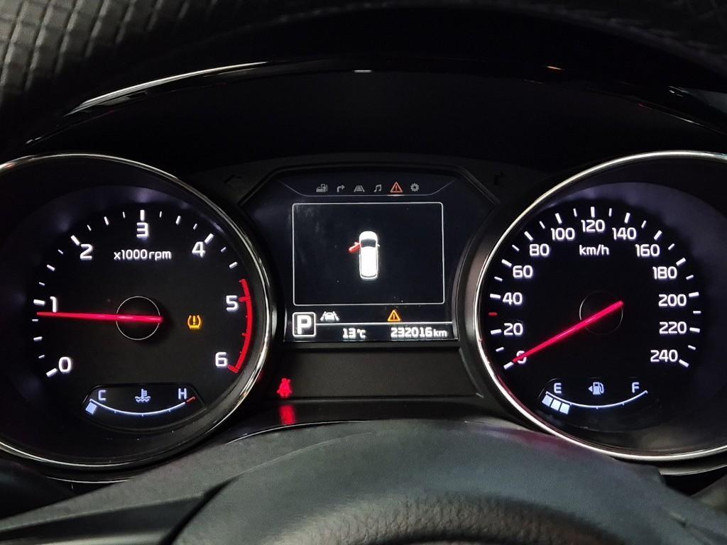 KIA Carnival - Vista 6