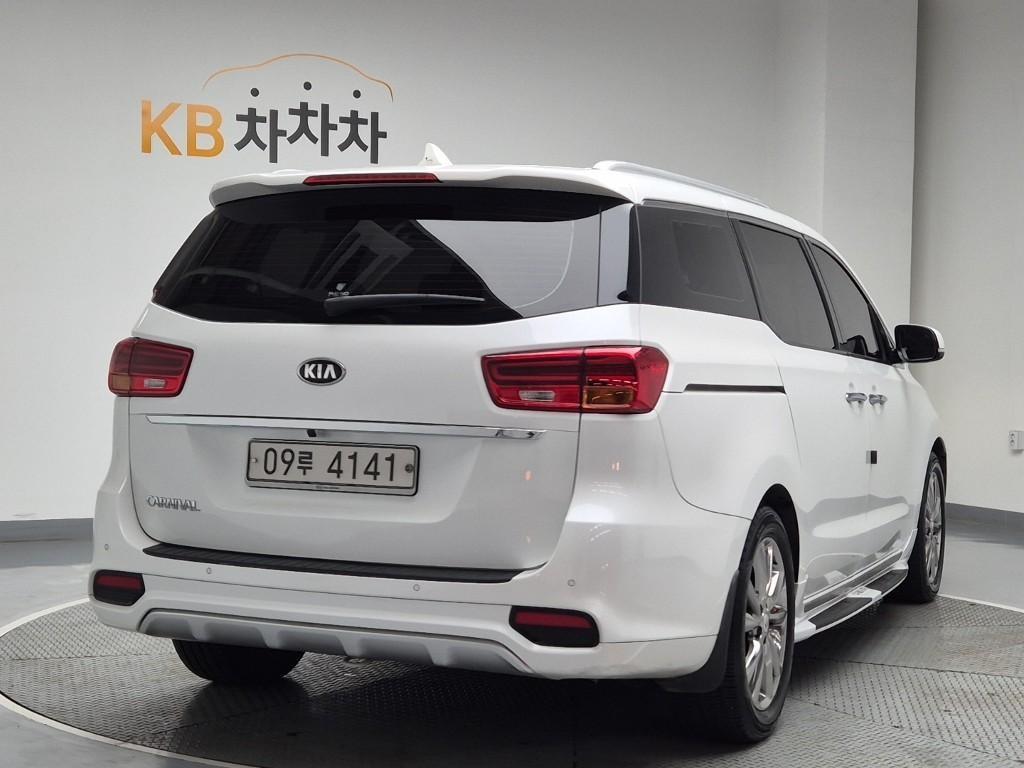 KIA Carnival - Vista 4