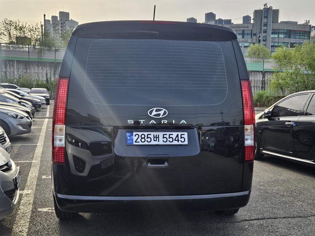 HYUNDAI Staria - Vista 3