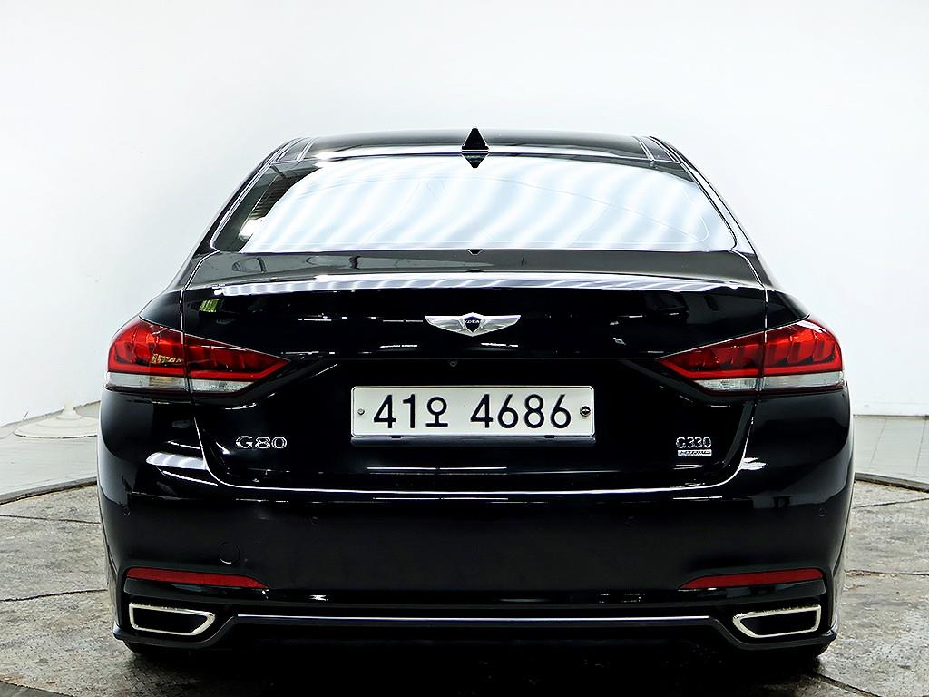 HYUNDAI Genesis - Vista 5