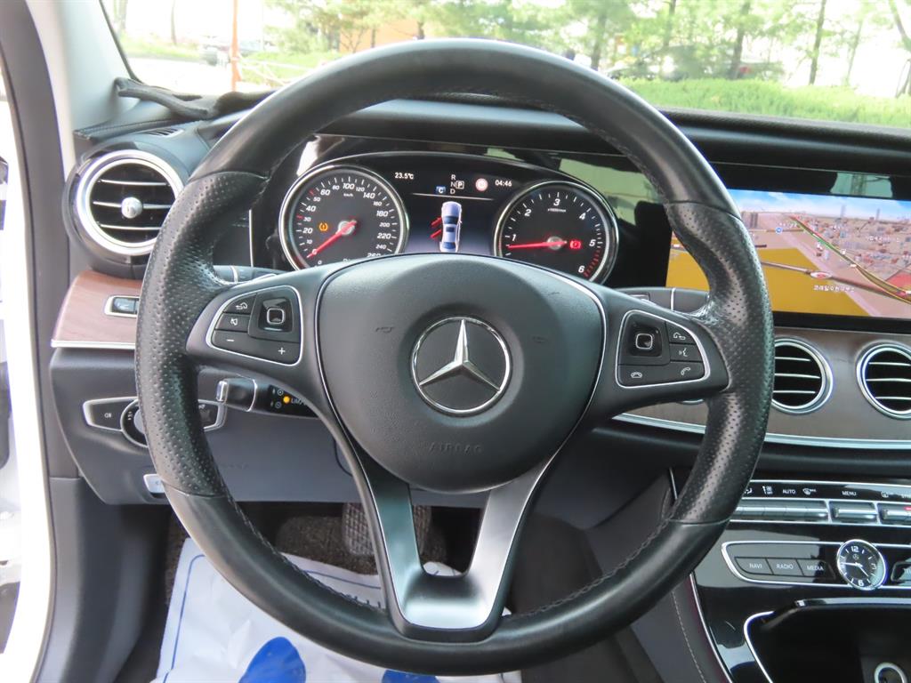 Mercedes Benz E class - Vista 9