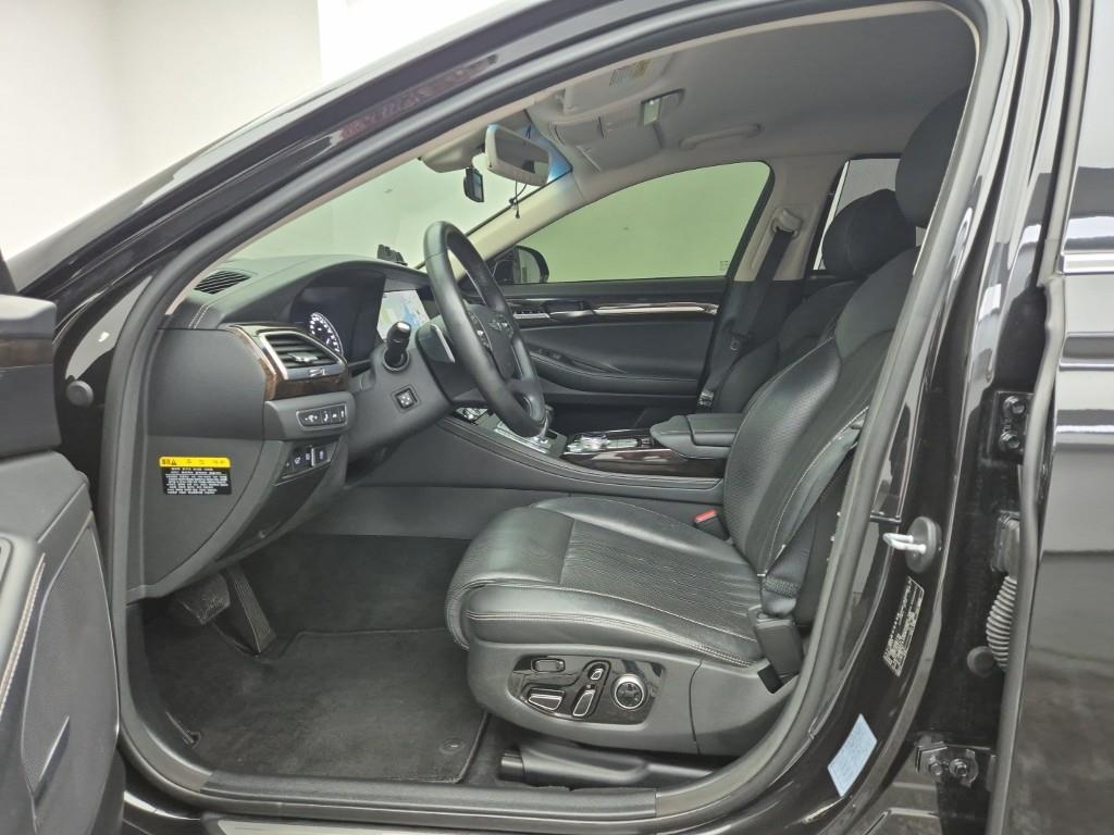 Genesis G90 - Vista 11