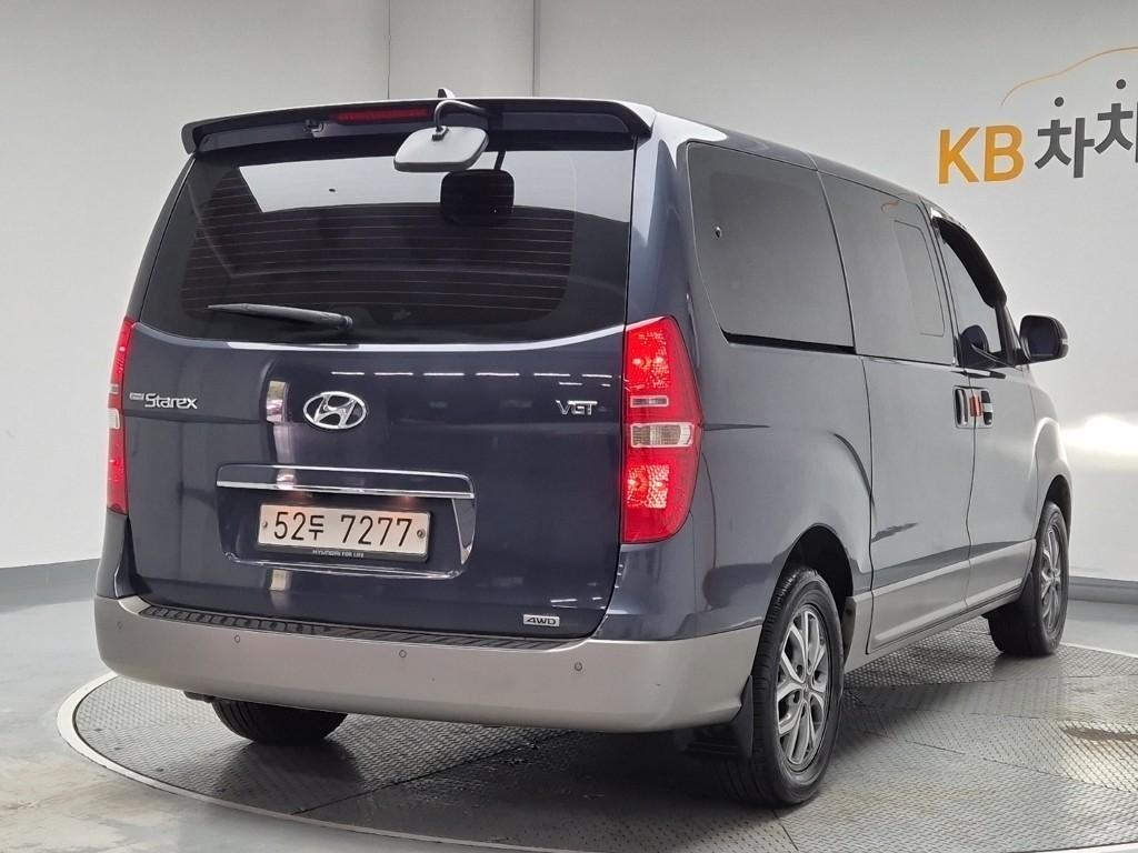 HYUNDAI Starex - Vista 3