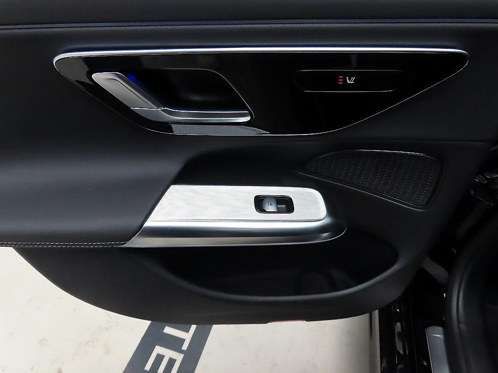 Mercedes Benz E class - Vista 12
