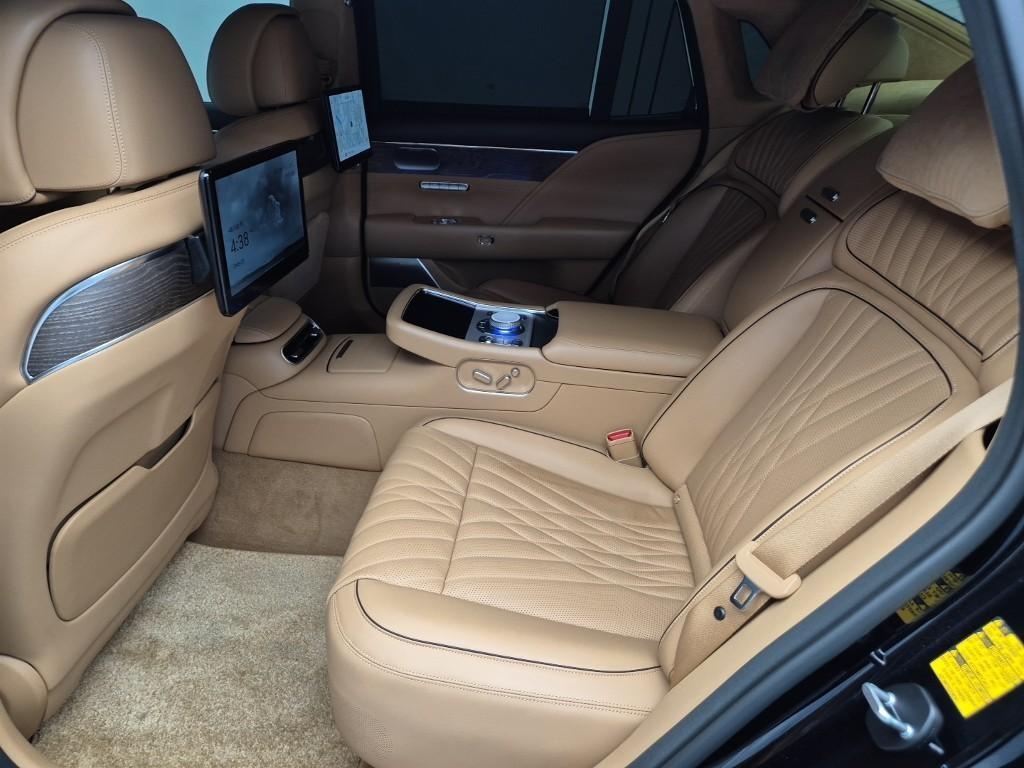 Genesis G90 - Vista 12