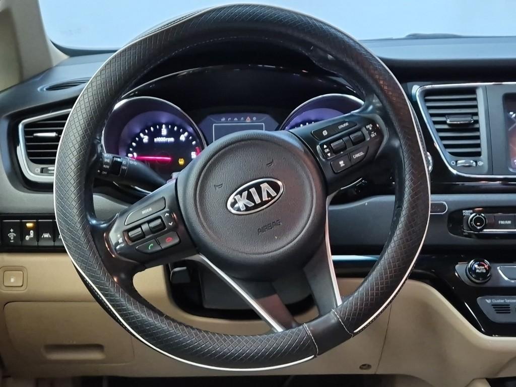 KIA Carnival - Vista 9