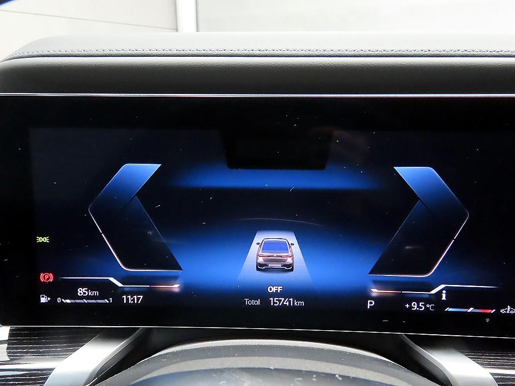 BMW 7 Series - Vista 8