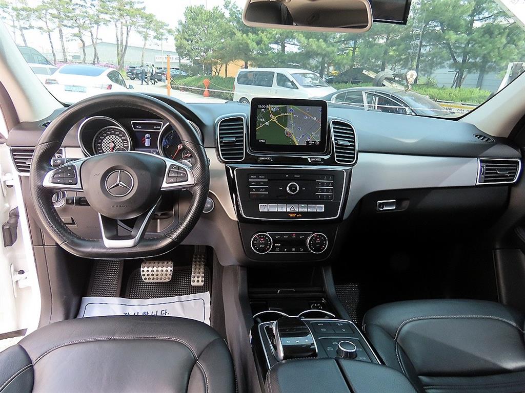 Mercedes Benz GLE Class - Vista 7