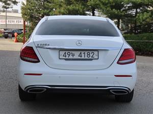 Mercedes Benz E class - Vista 8