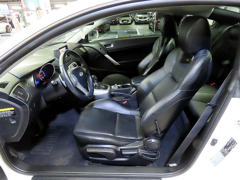 HYUNDAI Genesis - Vista 6
