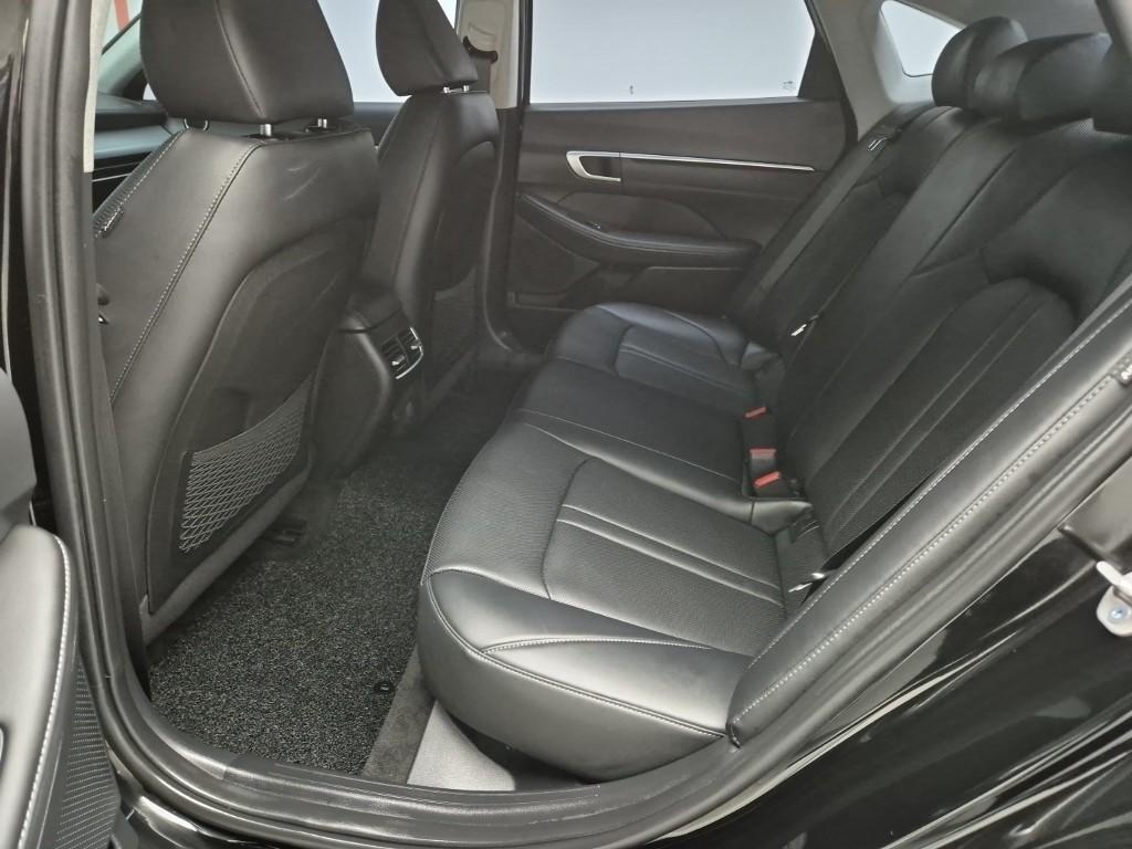 HYUNDAI Sonata - Vista 12