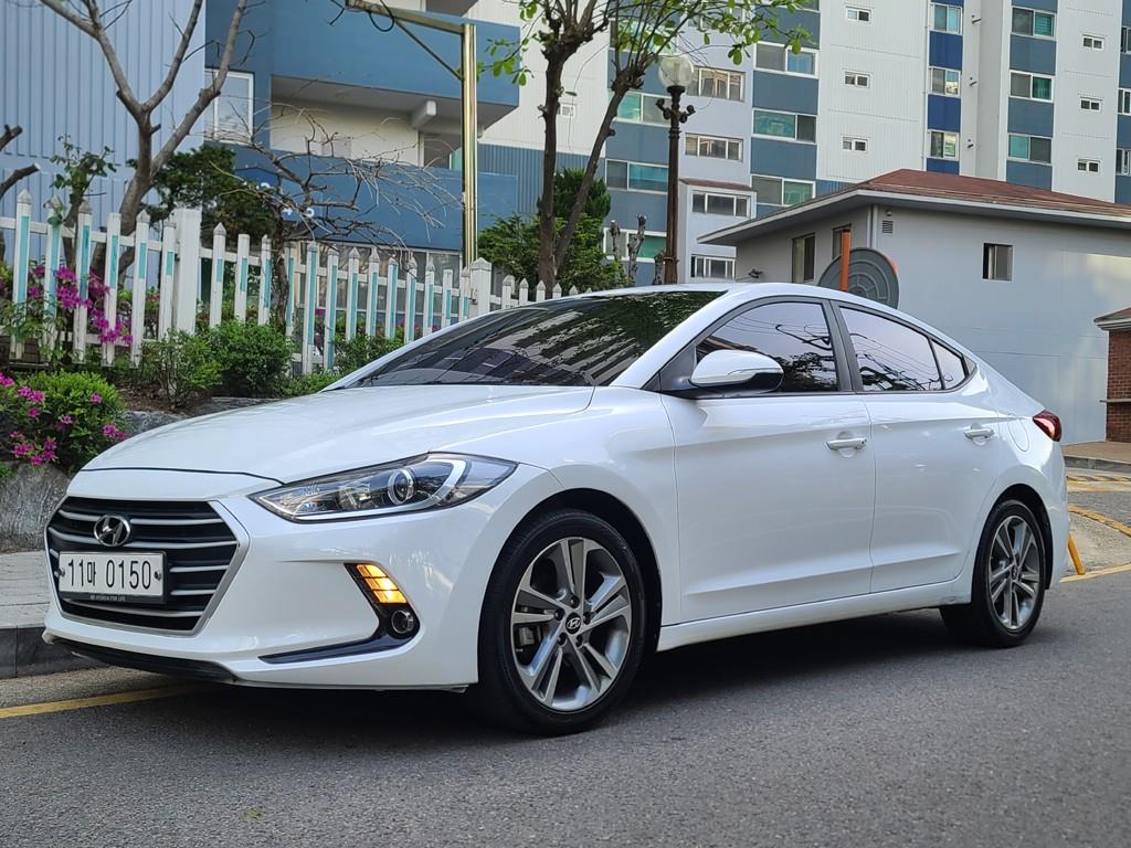 HYUNDAI Avante - Vista 2