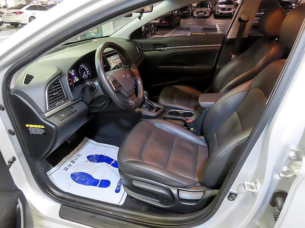 HYUNDAI Avante - Vista 6