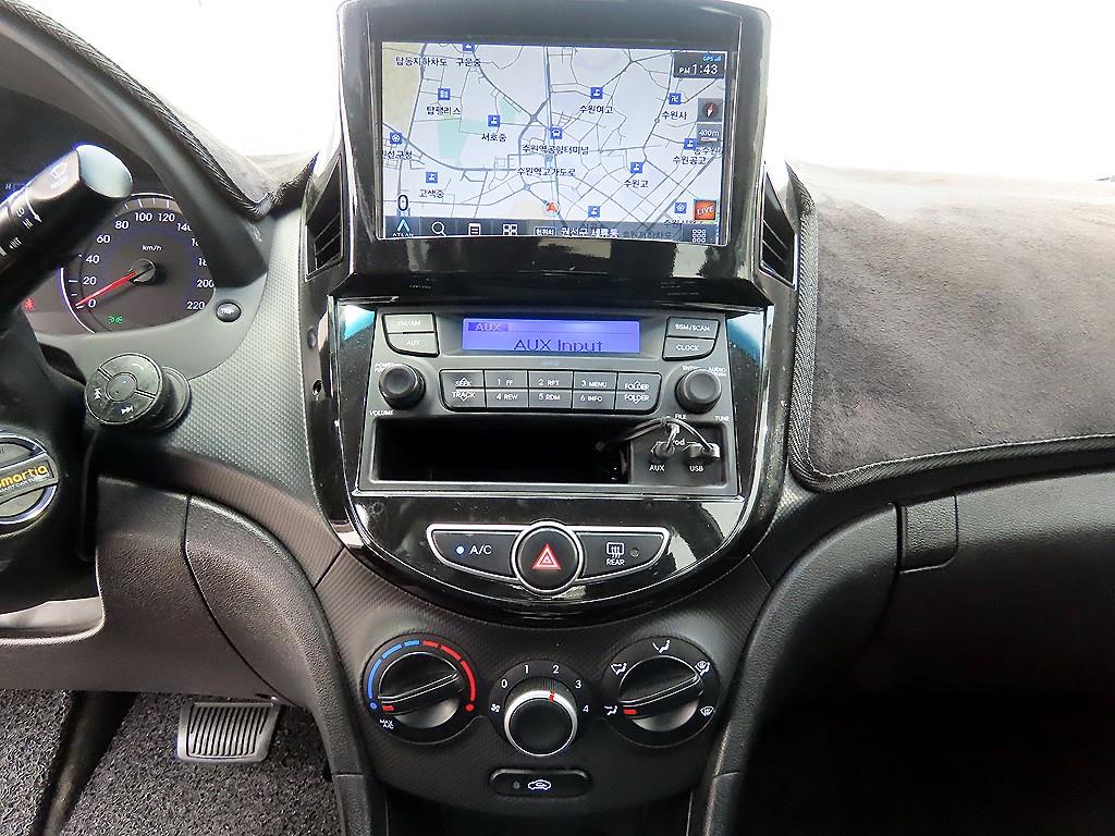 HYUNDAI Accent - Vista 9