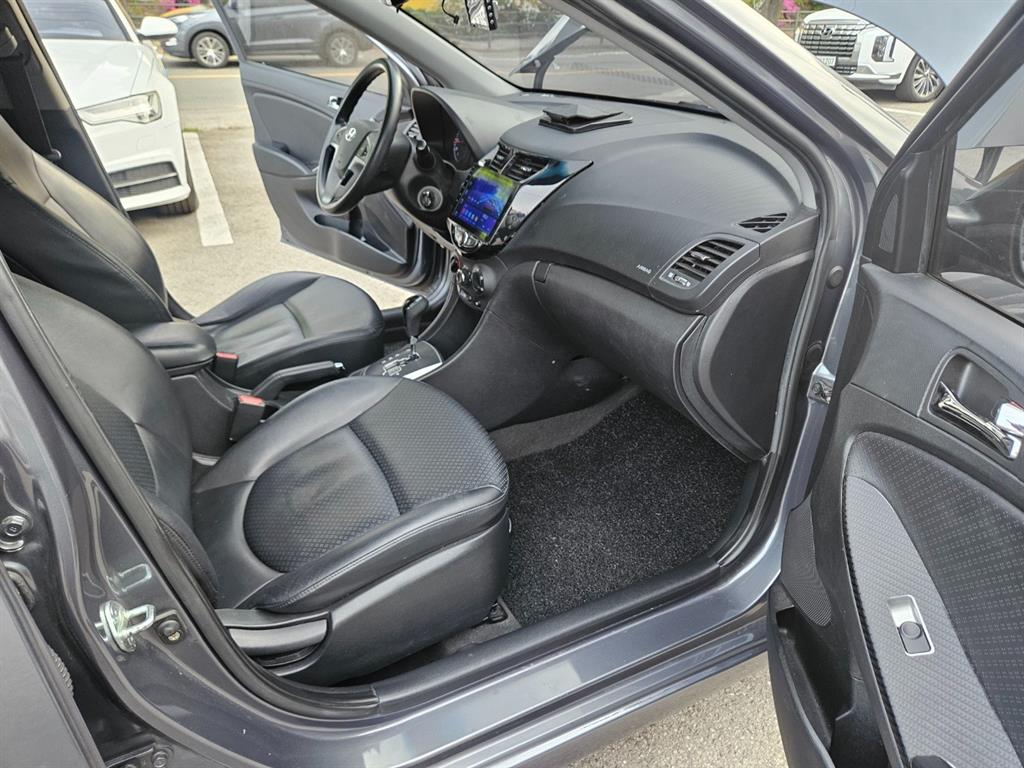 HYUNDAI Accent 2012 Gris - Importación desde Corea - HF Imports Iquique - Foto 16