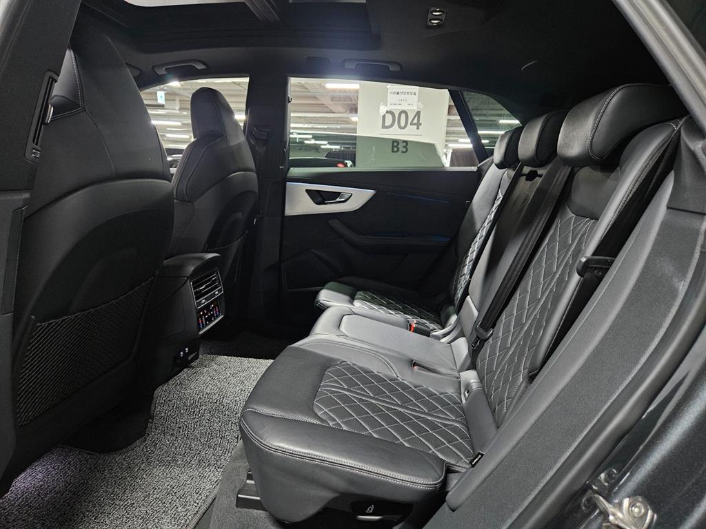 Audi Q8 - Vista 10