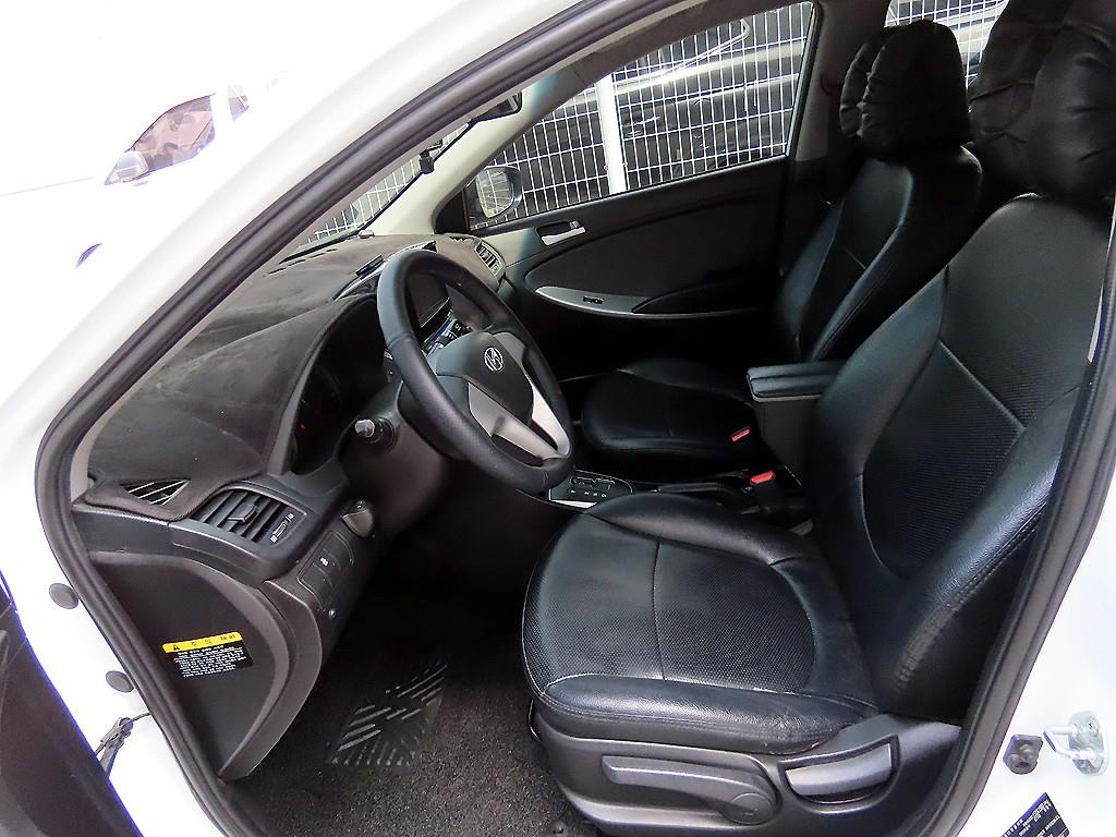 HYUNDAI Accent - Vista 6