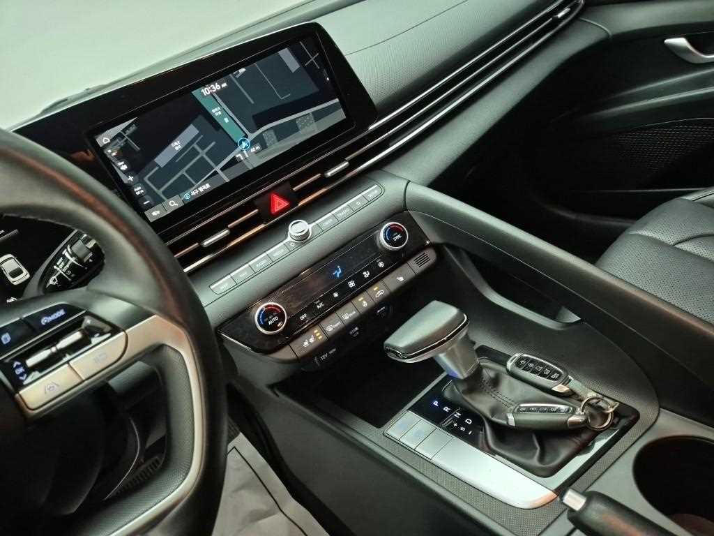 HYUNDAI Avante - Vista 10