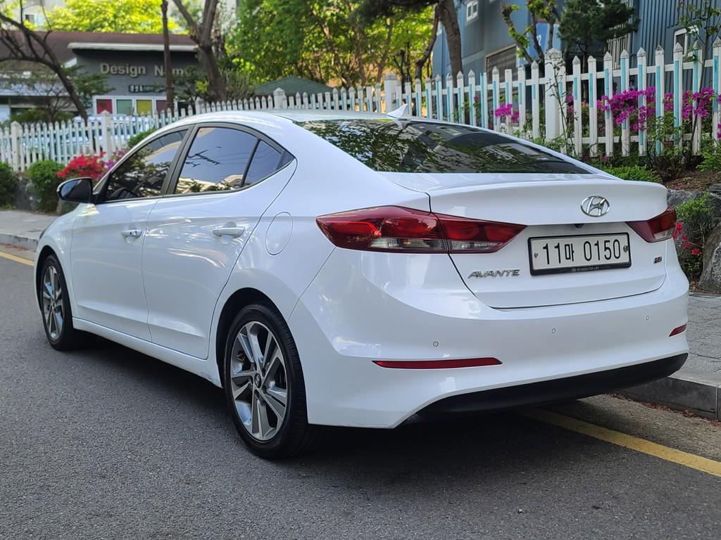 HYUNDAI Avante - Vista 6