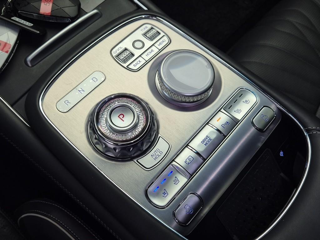 Genesis G90 - Vista 8