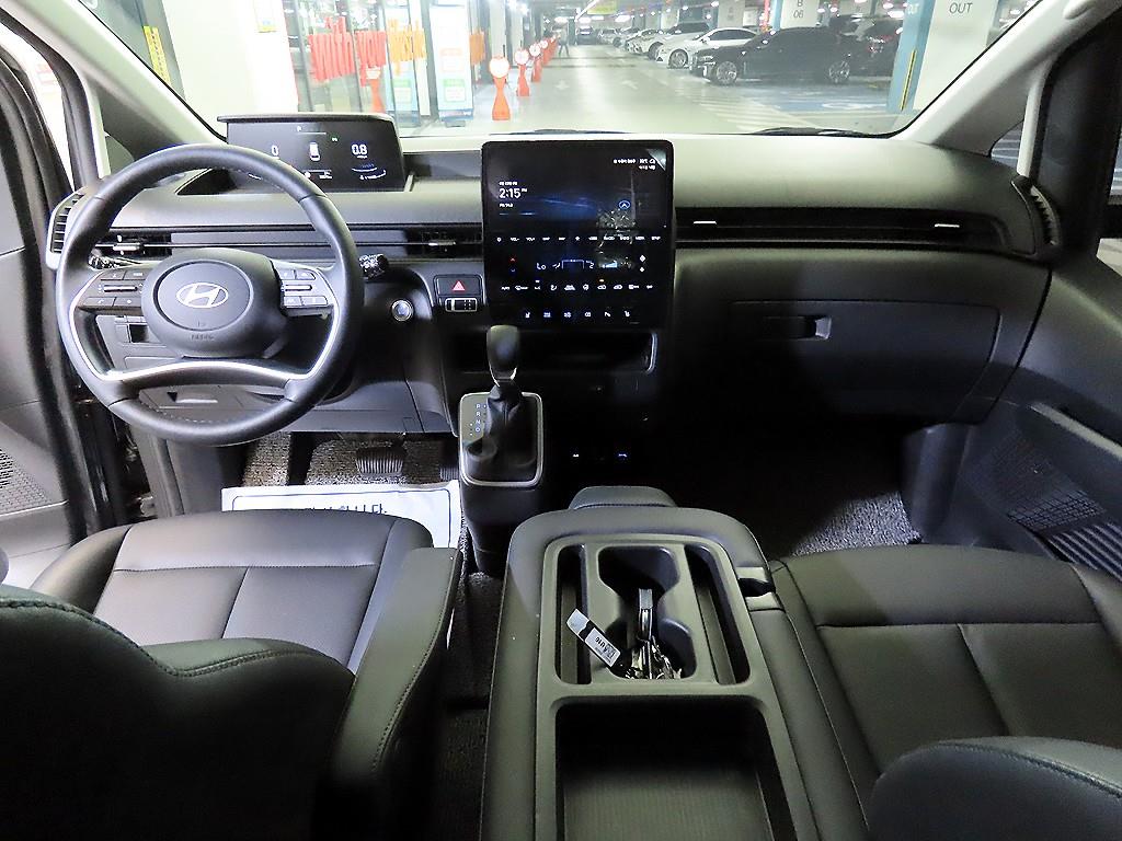 HYUNDAI Staria - Vista 10