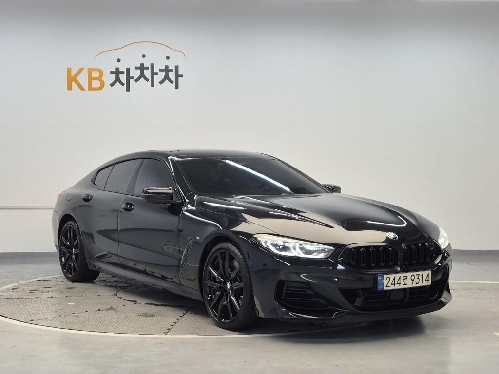 BMW 8 Series - Vista 4