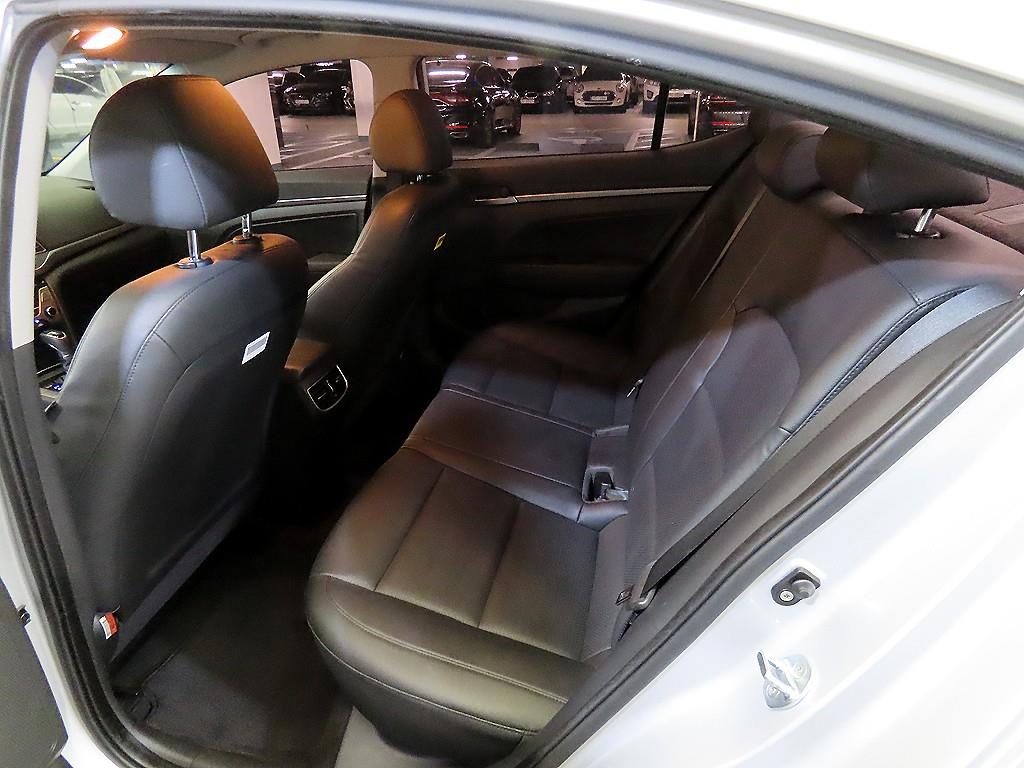HYUNDAI Avante - Vista 7