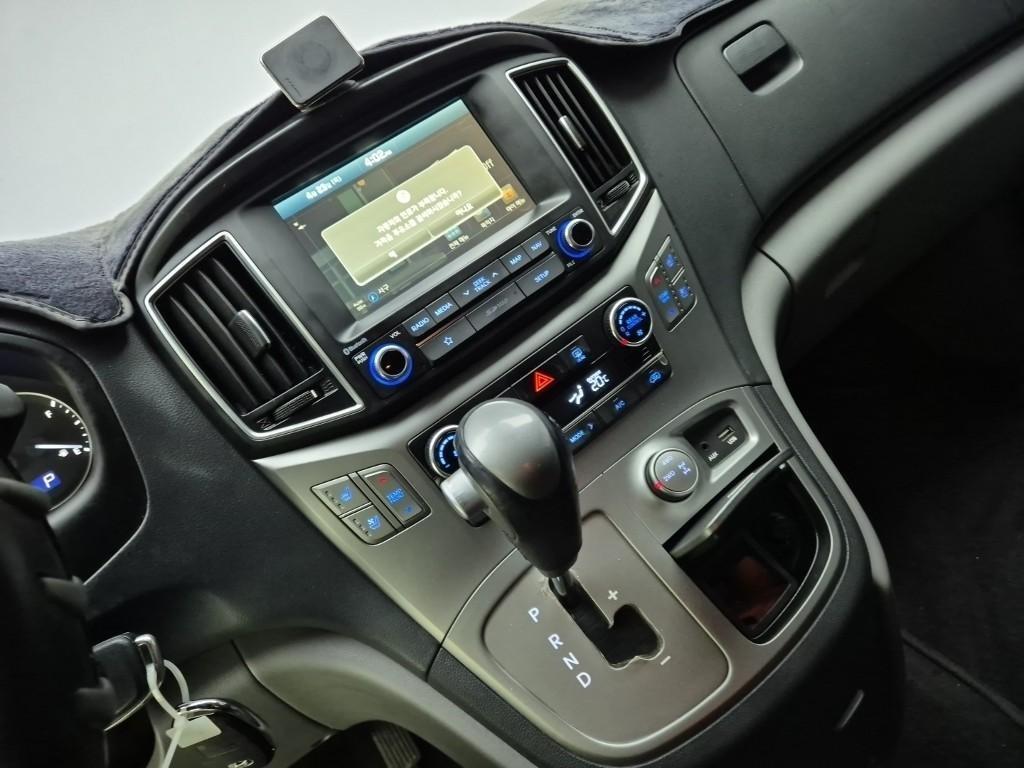 HYUNDAI Starex - Vista 10