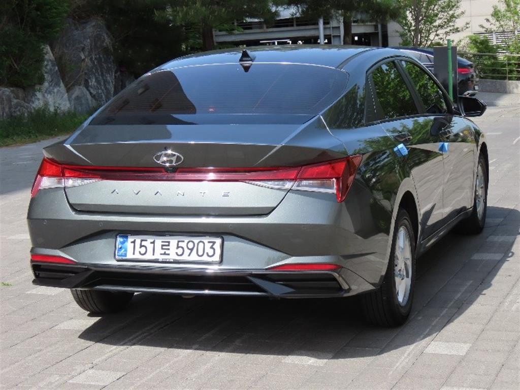 HYUNDAI Avante - Vista 5