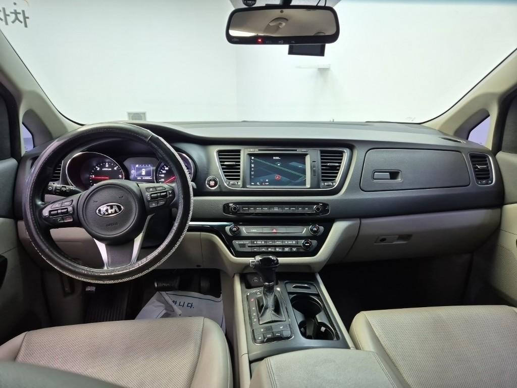 KIA Carnival - Vista 7