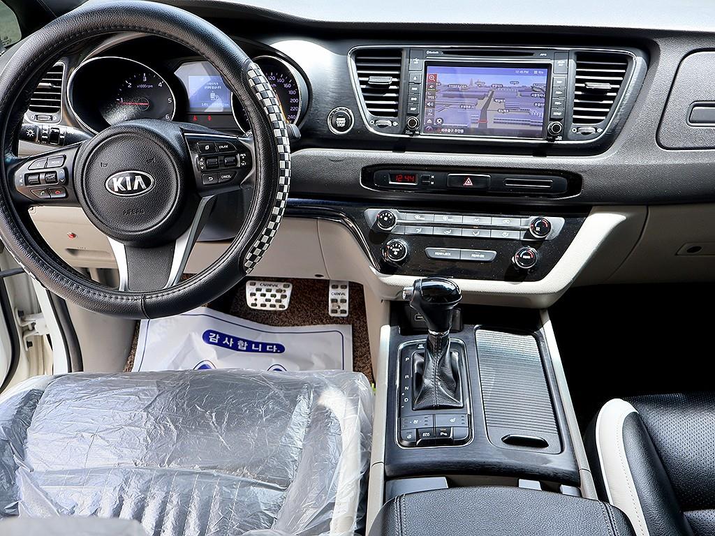 KIA Carnival - Vista 9