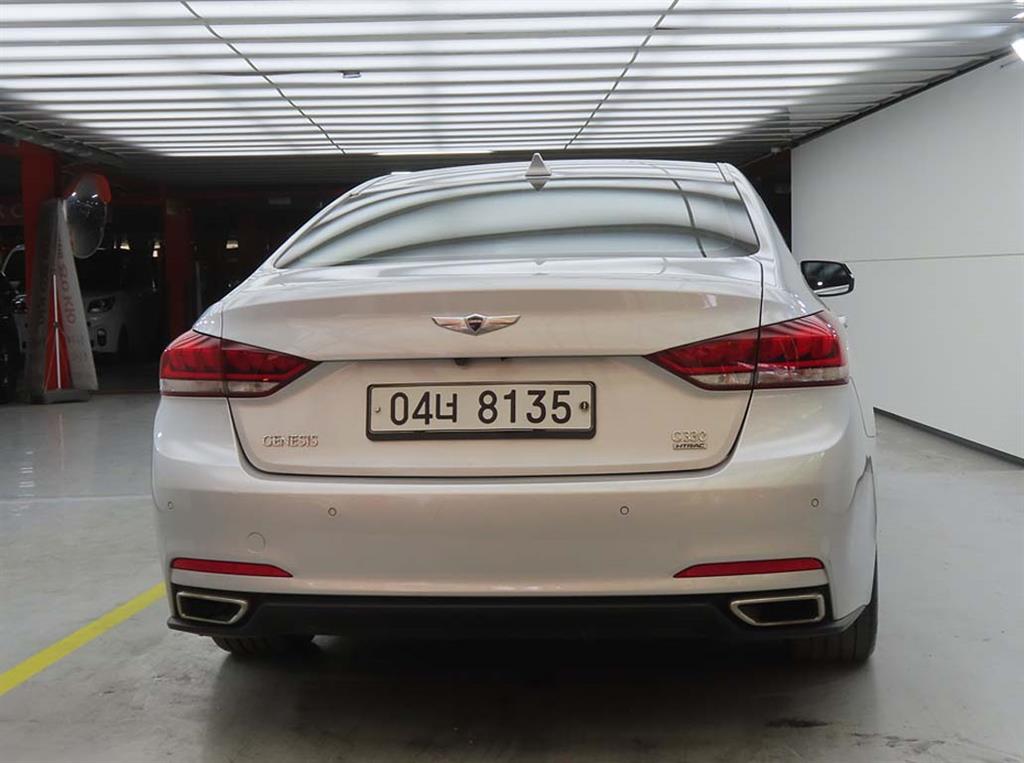 HYUNDAI Genesis - Vista 3