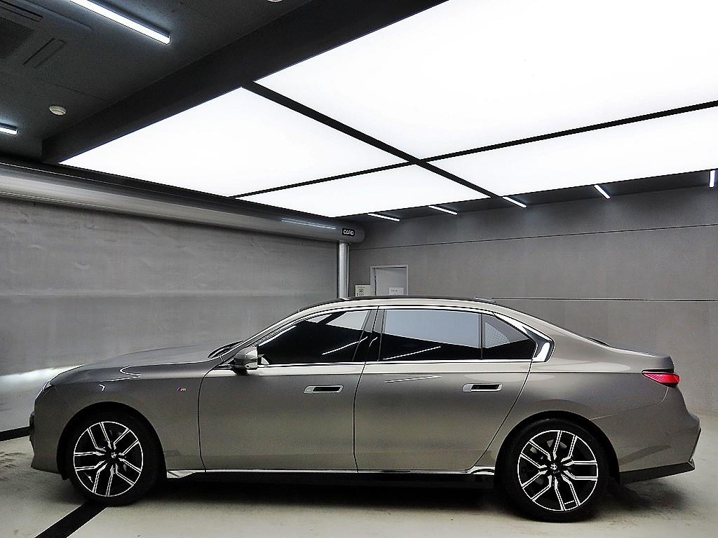 BMW 7 Series - Vista 4