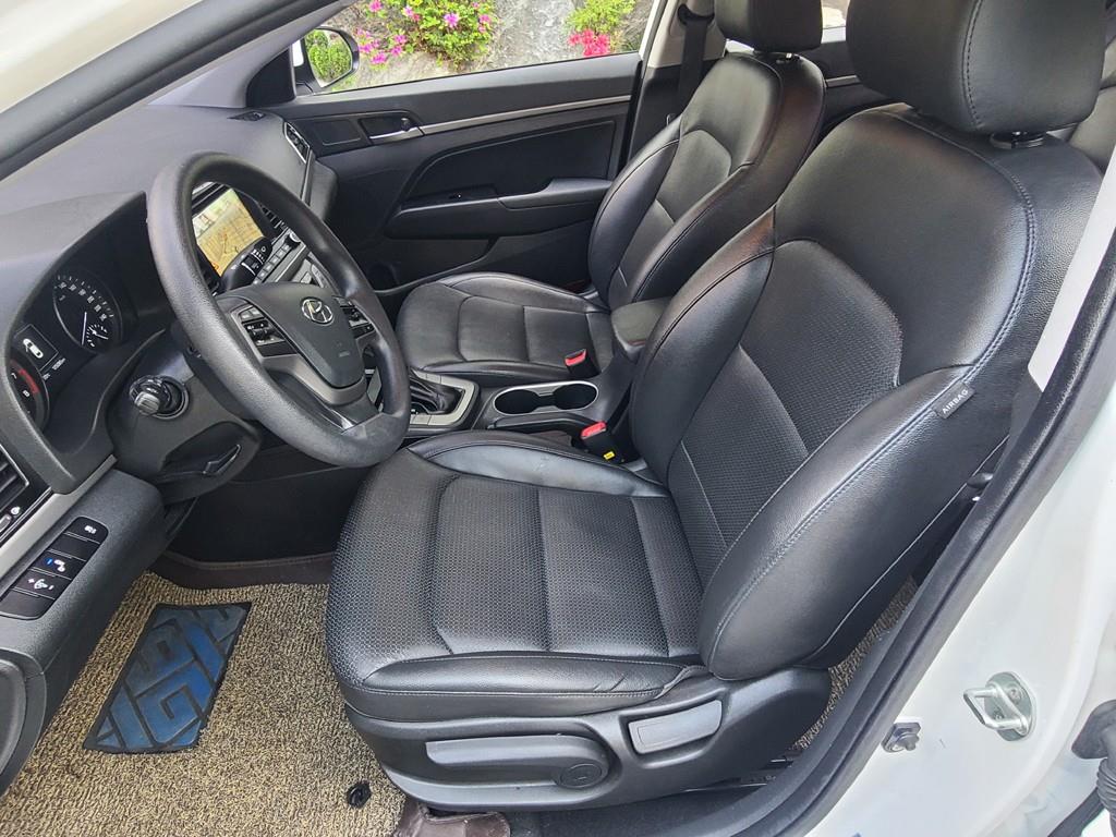 HYUNDAI Avante - Vista 7