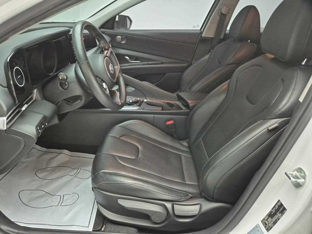 HYUNDAI Avante - Vista 11