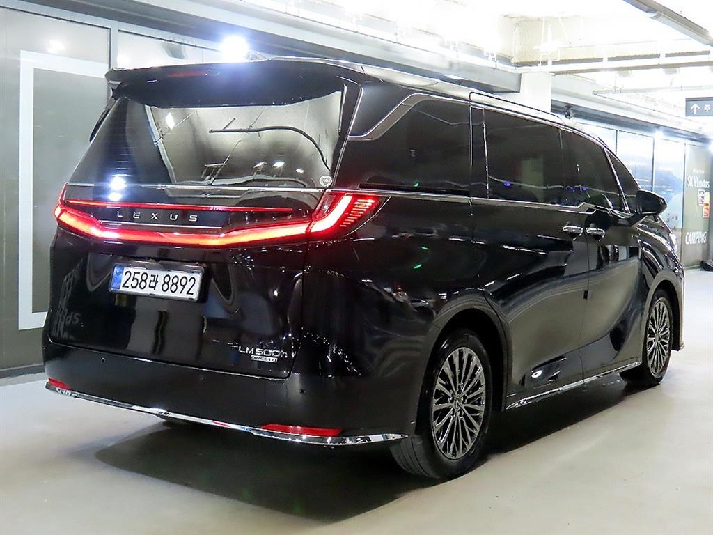 Lexus LM - Vista 4