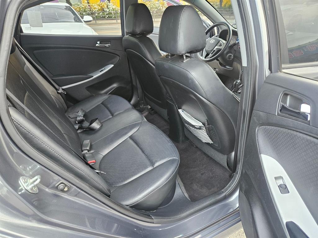 HYUNDAI Accent 2012 Gris - Importación desde Corea - HF Imports Iquique - Foto 17