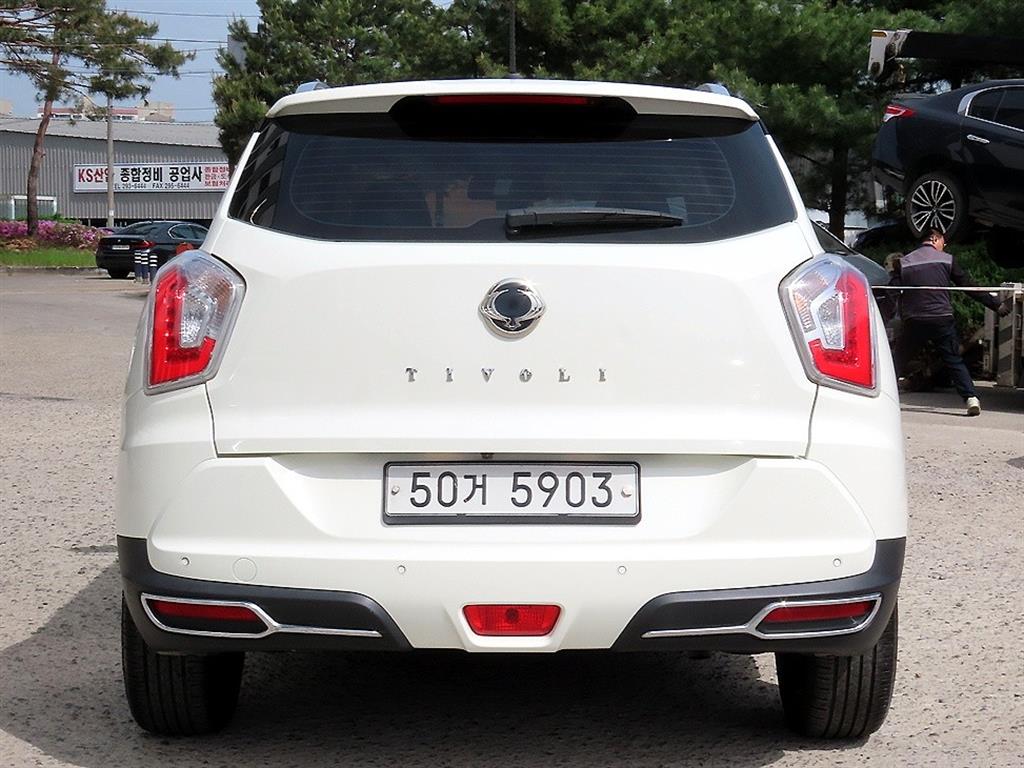 Ssangyong Tivoli - Vista 4