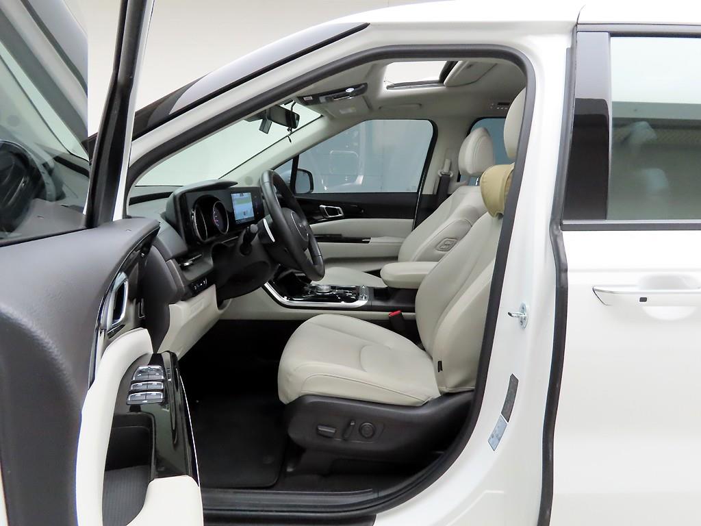 KIA Carnival - Vista 11