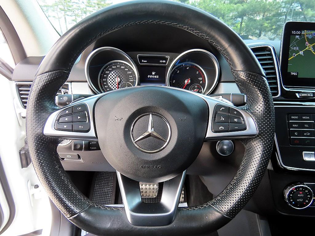 Mercedes Benz GLE Class - Vista 8