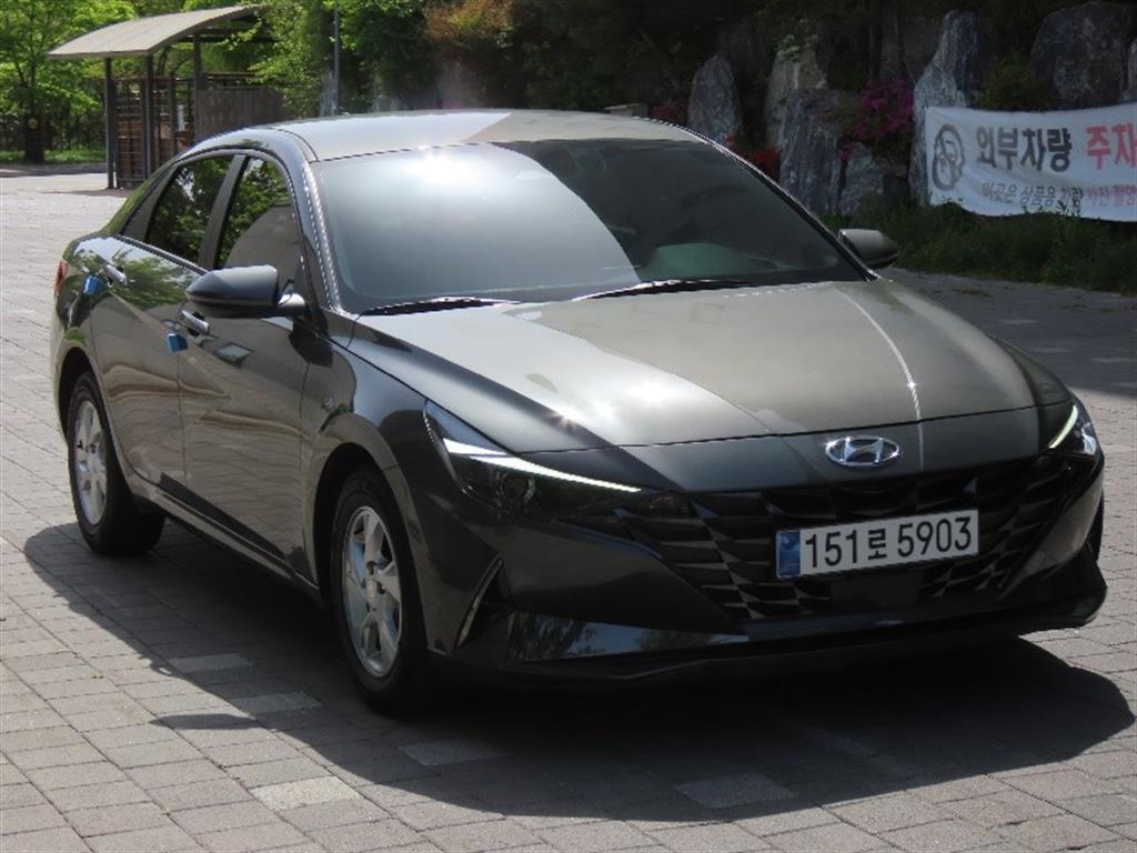 HYUNDAI Avante - Vista 3